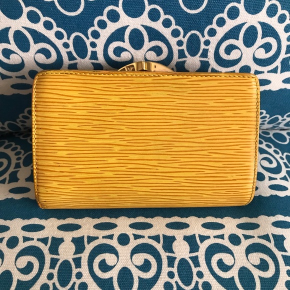 💥2/$250💥 Authentic Louis Vuitton Monogram Canvas Kiss Lock Bi Fold Wallet - Picture 2 of 14